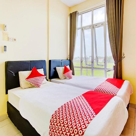 Oyo 3746 Double Tree Guesthouse بوروكيرتو المظهر الخارجي الصورة
